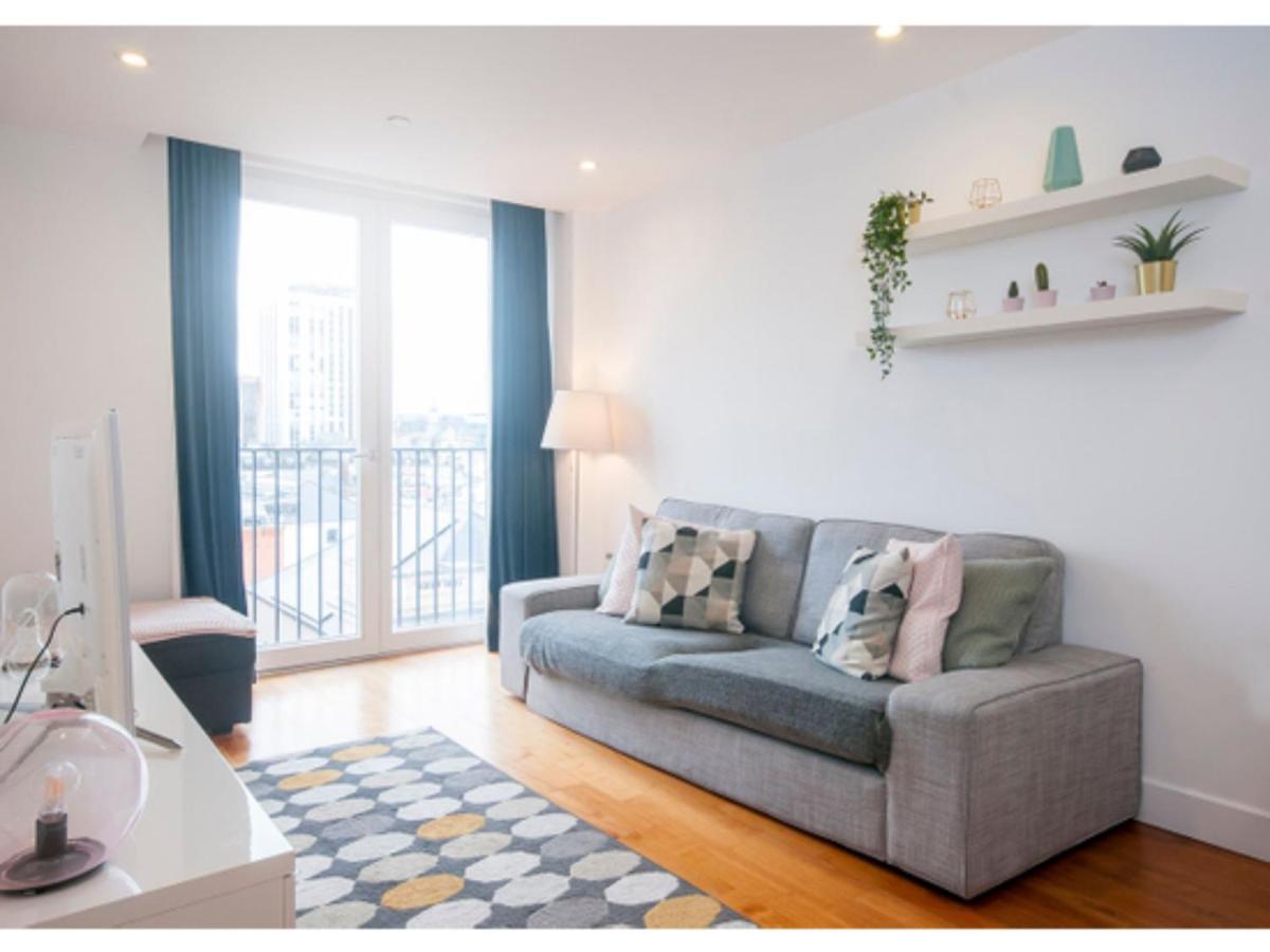 The Most Central Apartment In Cardiff Kültér fotó
